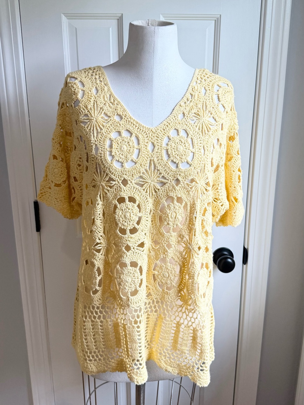 Denim 24/7 Pale Yellow Crochet Short Sleeve Top